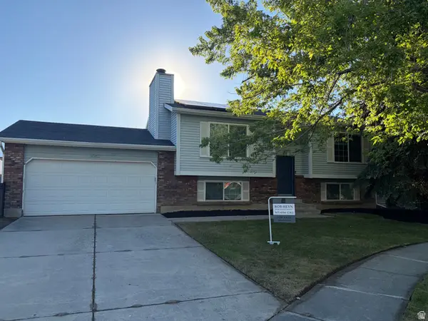 8957 S Powderhorn Ct E, Sandy, UT 84093