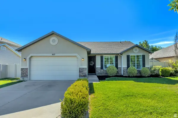 977 N Fox Hollow Dr, North Salt Lake, UT 84054
