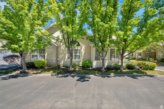 2136 W Jordan Villa Dr, West Jordan, UT 84088 - #3