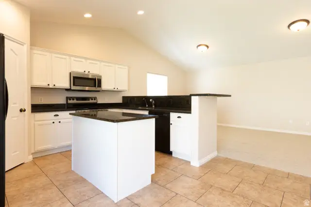 763 N Canterbury Ct E, Saratoga Springs, UT 84045 - #3