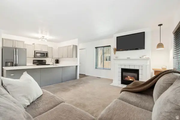 9147 S Jefferson Pl #BLD 15, Sandy, UT 84070