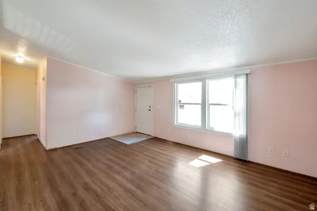 279 W Eastgate Dr, Sandy, UT 84070 - #3