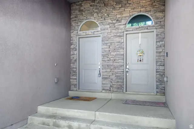 7183 S Villa Place Dr E, Midvale, UT 84047 - #2