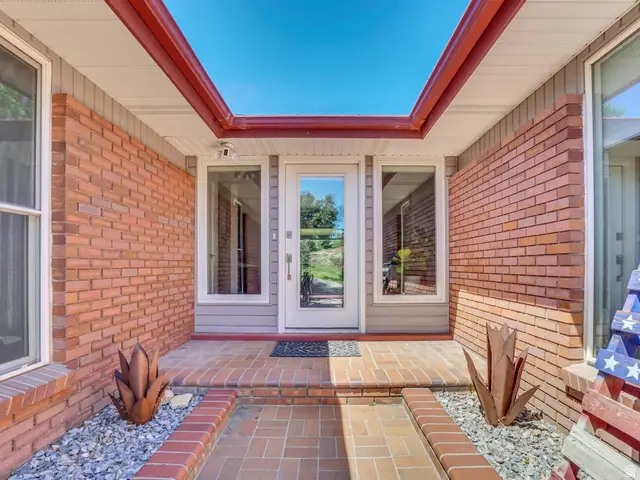 2505 E Robidoux Rd, Sandy, UT 84093 - #2