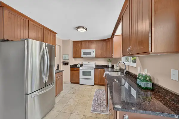 9545 S Robins Way, Sandy, UT 84094