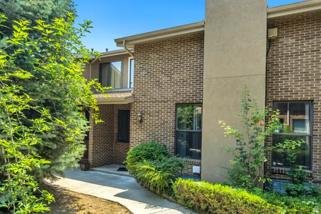 8736 S Oakwood Park Cir, Sandy, UT 84094 - #1