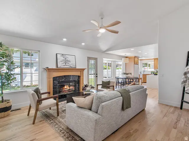356 W Sunset Cir, Centerville, UT 84014 - #3