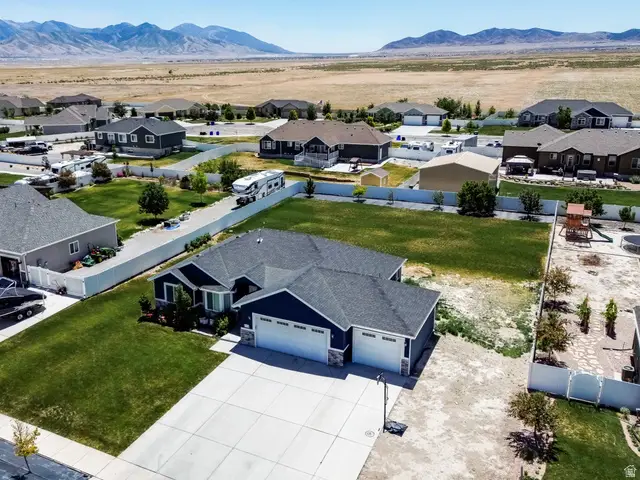 712 E Sunset View Rd S, Grantsville, UT 84029 - #2