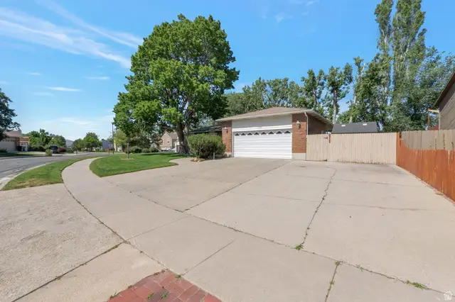 11072 S Windy Peak Ridge Dr E #32, Sandy, UT 84094 - #2