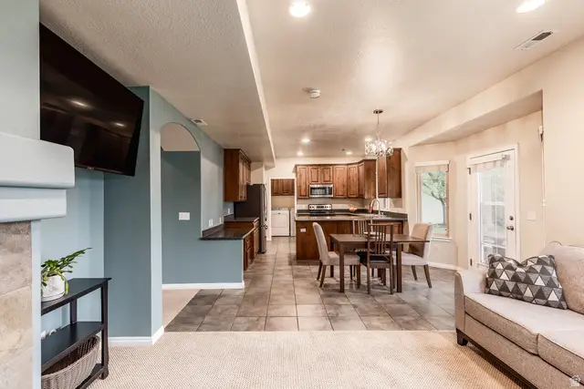 1065 W Windsor Dr, North Salt Lake, UT 84054 - #3