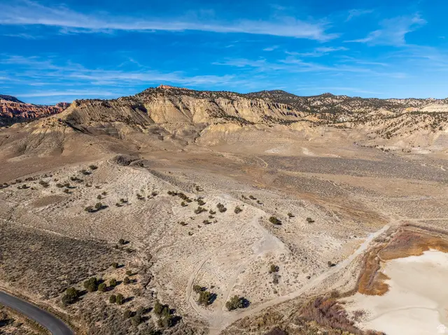 1040 W Under The Rim Rd, Tropic, UT 84776 - #2