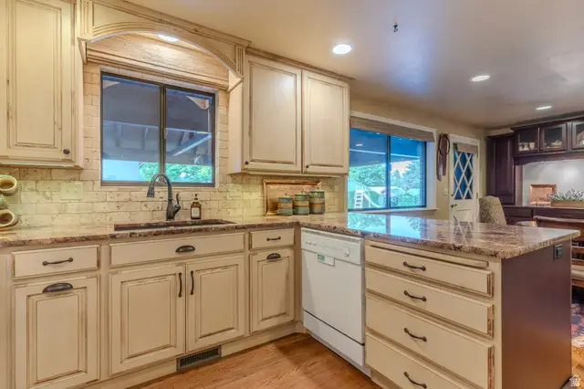 2518 W Carson Ln S, West Jordan, UT 84084 - #3