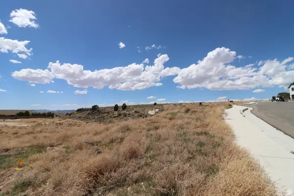 5267 N 5267 N Pinnacle Dr #8, Cedar City, UT 84721