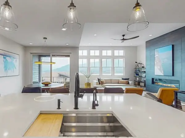 402 E Overlook Loop, Hideout, UT 84036