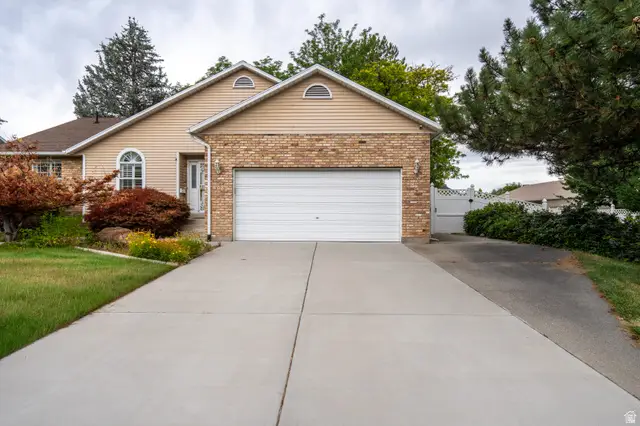 6062 S Fontaine Bleu Dr E, Salt Lake City, UT 84121 - #2