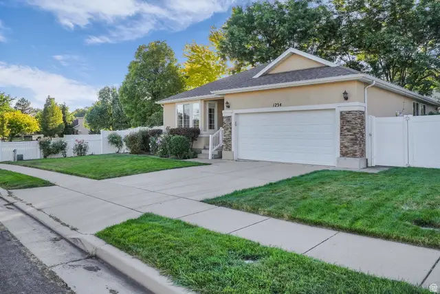 1234 W Oakridge Dr N, Farmington, UT 84025 - #3