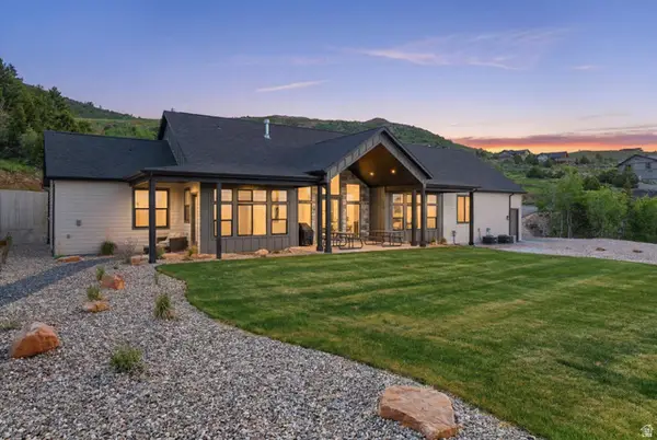 984 S Crossed Arrows Cir, Garden City, UT 84028