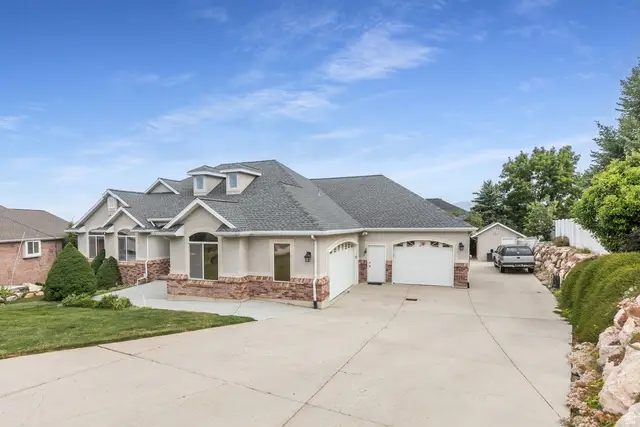 943 Lillywood Ln, North Salt Lake, UT 84054 - #3