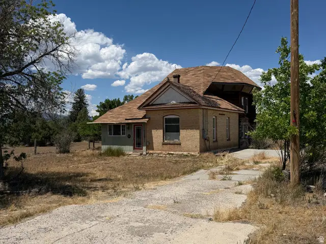 255 E Center St, Spring City, UT 84662 - #1