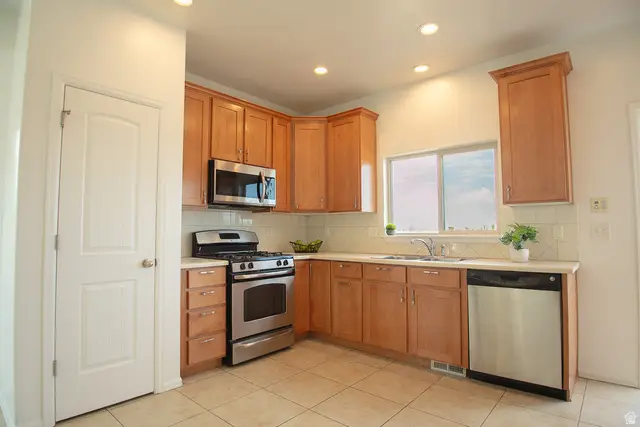 3365 N Falcon Way, Layton, UT 84040 - #2