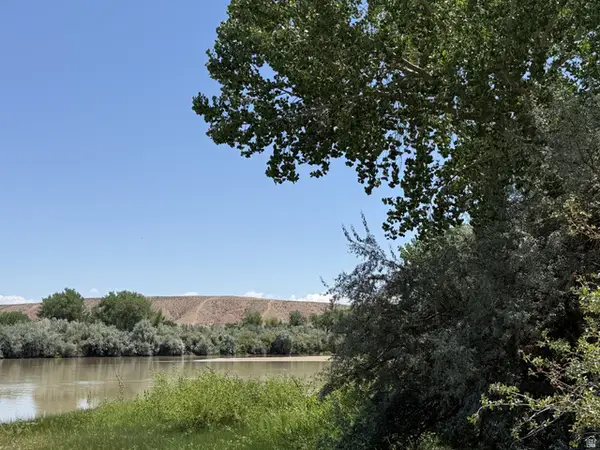 1004 E Horseshoe Bend Rd, Vernal, UT 84078