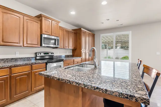1077 N Adelburg Dr W, North Salt Lake, UT 84054 - #3