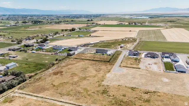 5752 W 2425 N #4, Hooper, UT 84315 - #3