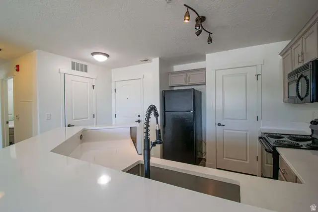 4276 S Main St #303, Murray, UT 84107 - #3