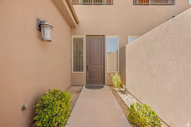2073 N Coral Ridge Dr, Washington, UT 84780 - #3