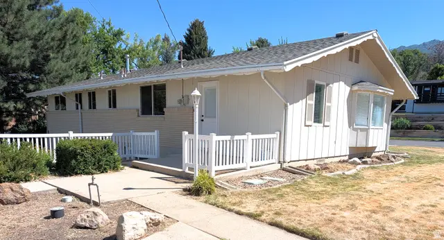 895 N Stoneybrook Rd, Kaysville, UT 84037 - #3