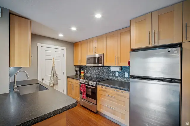 1190 E Waterside Cv S #30 B, Midvale, UT 84047 - #2