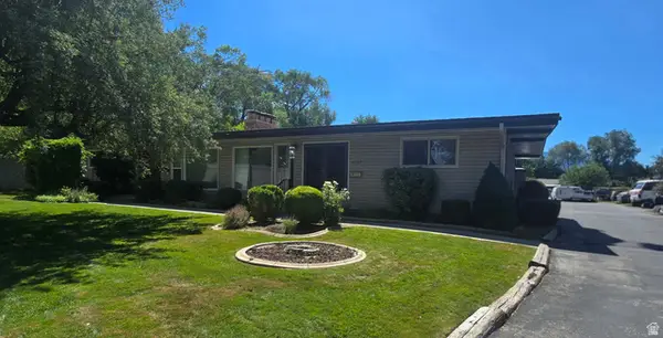 4527 S Tanglewood Dr, Holladay, UT 84117