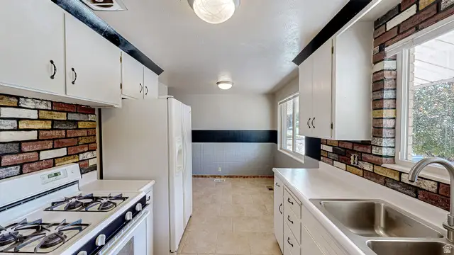 831 E Canyon Rd, Spanish Fork, UT 84660 - #3