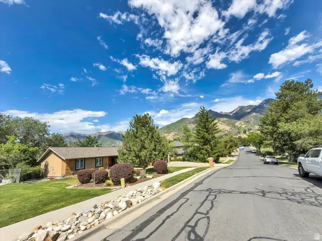 2863 E Fallentine Rd, Sandy, UT 84093 - #3