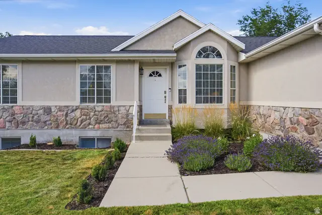 1317 E Knollwood Dr, Sandy, UT 84092 - #3