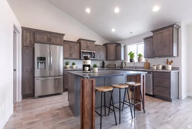 2543 W 3100 N, Farr West, UT 84404 - #3