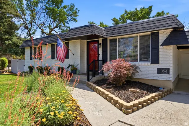 2562 E Dolce Vita Ct S, Cottonwood Heights, UT 84121 - #3