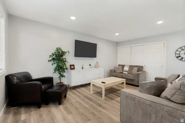 521 W Tiffany Town Dr S, Midvale, UT 84047