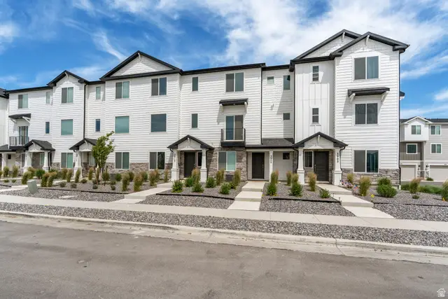 3913 N Eagle Pointe Ln, Eagle Mountain, UT 84005 - #3