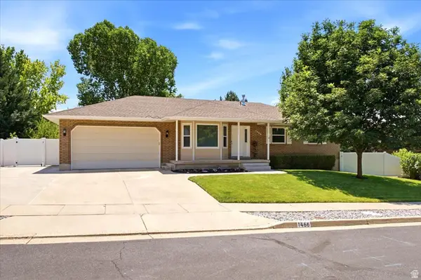 1466 Oakridge Dr, Layton, UT 84040