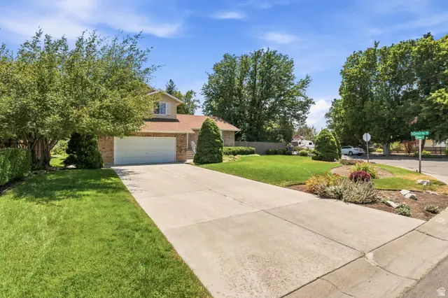 1854 E Meadowmoor Rd S, Holladay, UT 84117 - #2