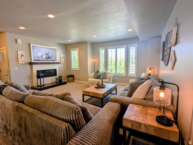 28 E Yellow Cliff Dr S, Draper, UT 84020 - #3