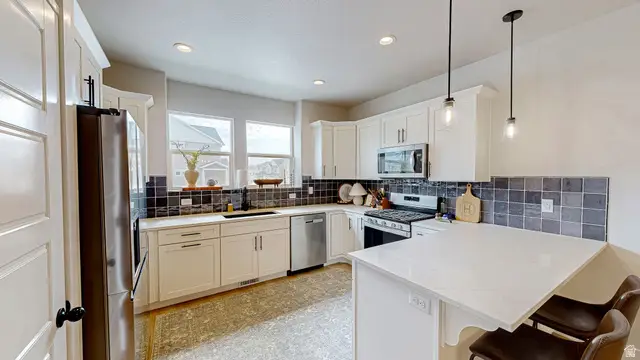 989 N Wayne Dr, Saratoga Springs, UT 84045 - #2