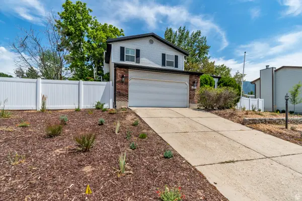 10313 S Countrywood Dr E, Sandy, UT 84092