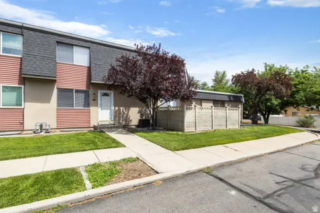 9744 S Yorkshire Dr, South Jordan, UT 84009 - #2