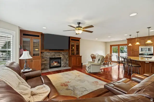 1737 E Sunrise Meadow Dr, Sandy, UT 84093 - #3
