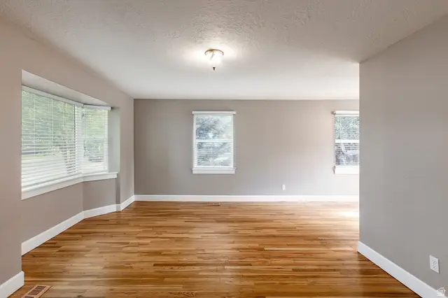 3085 S Crescent Dr E, Millcreek, UT 84106 - #3