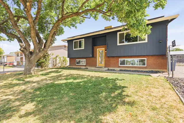 2042 N 630 W, Clinton, UT 84015 - #1