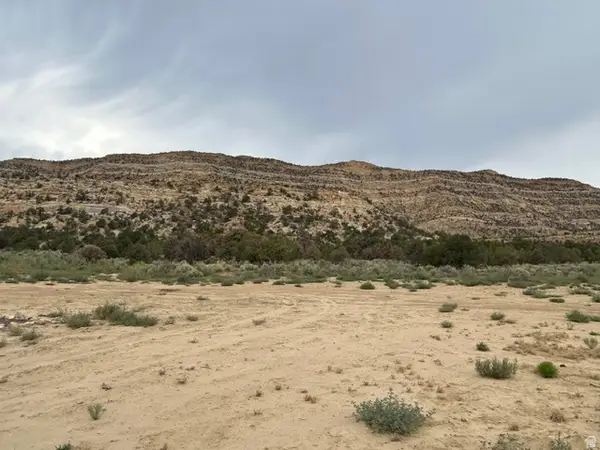 S Cedar Wash Rd, Escalante, UT 84726