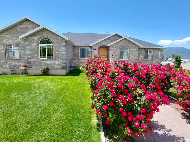 305 N Center St, Moroni, UT 84646 - #3